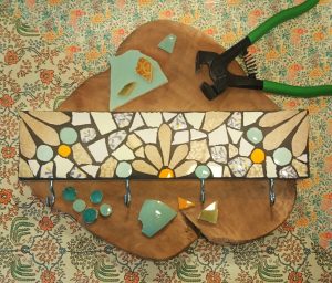 Upcycling Mosaik Workshop // Hakenleiste